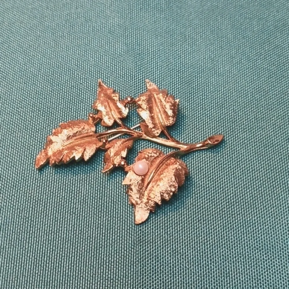 Vintage Rare Charel Brooch Textured Gold Leaves With Pearl, EUC - Picture 4 of 7